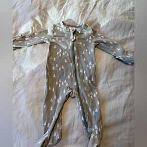 Mebie Baby 3-6 month Christmas tree onesie/footsie jammies .Perfect condition..